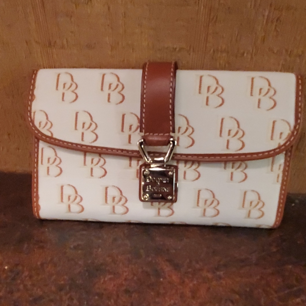 Dooney and Bourke wallet